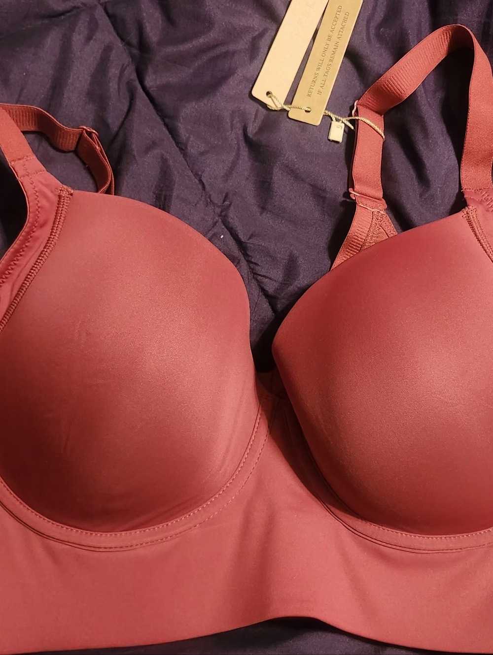 Bare Essentials™
AirSlim® Back Smoothing Underwire Push-Up Bra